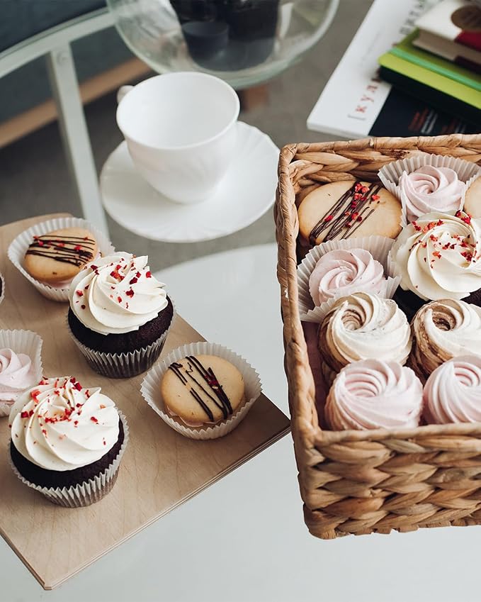 qiqee 600pcs White Cupcake Liners Muffin Linner No Smell, Food Grade Baking Cups(Standard Size)