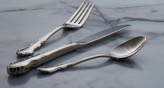 Oneida Dover Fine Flatware Dinner Knives, Set of 4 , 18/10 Stainless Steel, Silverware Set, Dishwasher Safe