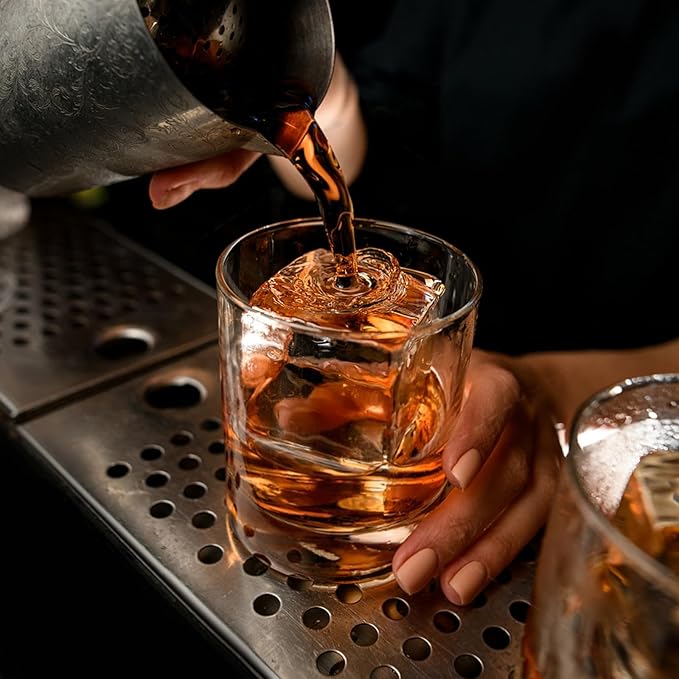 Samuelworld Large Silicone Ice Cube Tray Molds, Big 2 Inch Cubes 3 Pack - Food Grade, Flexible, 8 Cavity Easy Release Slow Melting Ice for Whiskey, Cocktails, Gifts & Christmas - Black (With Lid)
